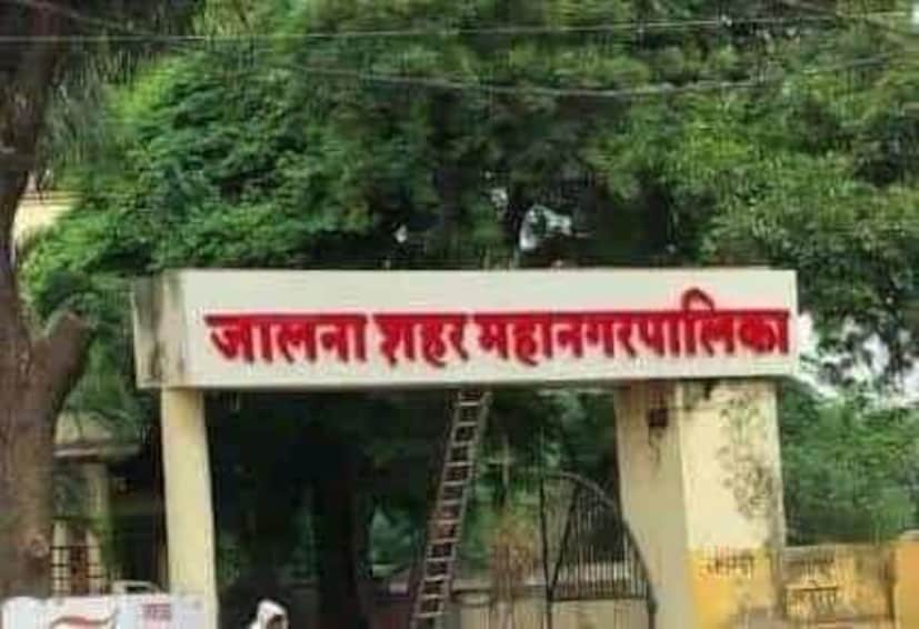 प्रत्येक शहराची विशिष्ट अशी ओळख असते. आपल्याकडे खाद्यसंस्कृती, पेहराव, जीवनमान इत्यादी अनेक बाबतीत विविधता आढळते. अनेकदा यावरून देखील शहराची ओळख होत असते. आजही नागपूरची संत्री, खान्देशची केळी, कोकणचा हापूस अशीच ओळख आपल्याला झाली आहे. तशीच जालना शहराची देखील राज्यातील स्टील सिटी अशी ओळख आहे. स्टील उद्योगाबरोबरच इथे अनेक अशा गोष्टी आहेत ज्या फक्त तुम्हाला जालन्यातच पाहायला मिळतात.