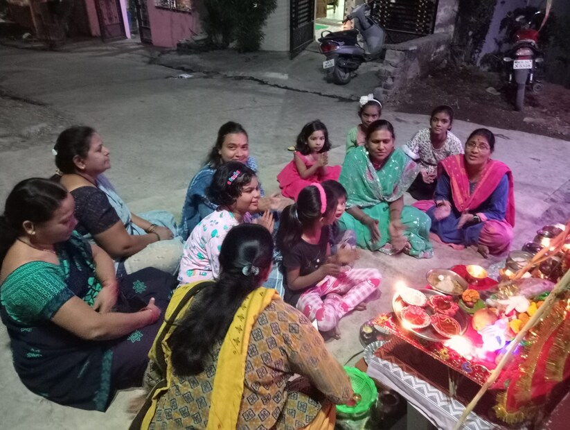 पूर्वी 5 दिवसांचा असणारा हा सण आता एकच दिवस कोजागिरीच्या दिवशी साजरा केला जातो.