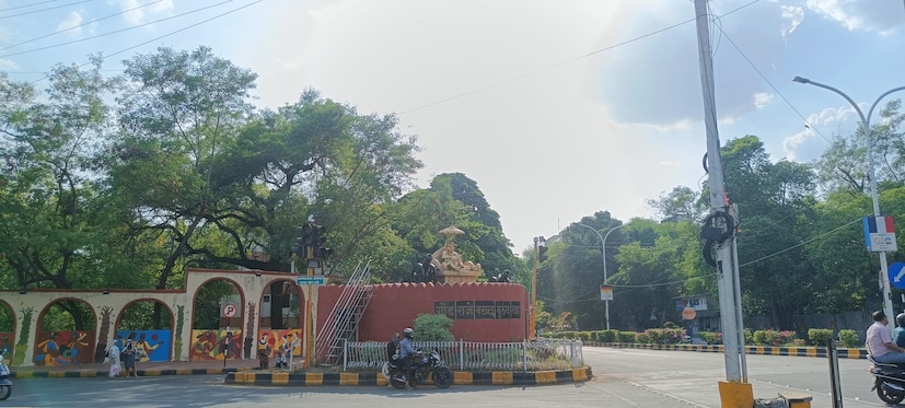 मान्सूनने देशभरातून काढता पाय घेतला असताना राज्याच्या सर्वच जिल्हातील तापमानात वाढ होताना दिसून येत आहे. यामुळे ऑक्टोबर हिटच्या झळा चांगल्याच जाणवू लागल्या आहेत. तर येत्या काळातही तापमान वाढ आणखी तीव्र होणार असल्याची शक्यता हवामान विभागाच्या वतीने वर्तविण्यात आली आहे.