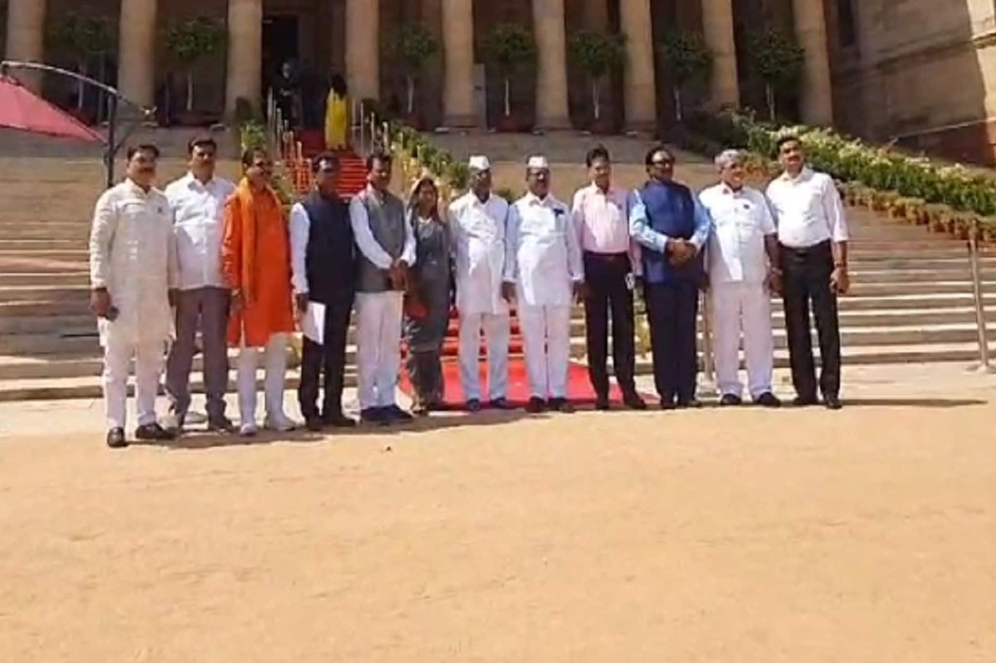 विधानसभा उपाध्यक्ष नरहरी झिरवाळ यांनी घेतली राष्ट्रपती मुर्मूंची भेट