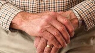 महिलांच्या भीतीने व्यक्तीनं स्वतःला 55 वर्ष घरात कोंडलं