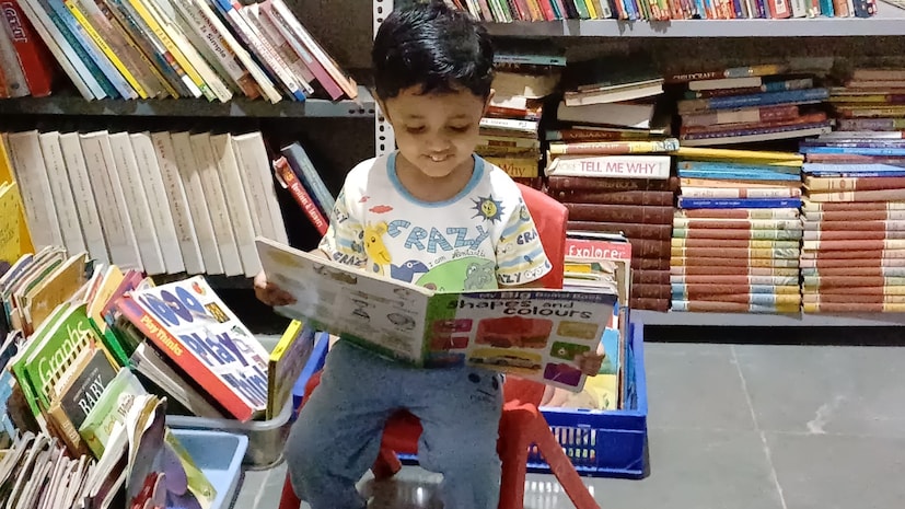 ऑक्टोबर महिन्याच्या अखेरपर्यंत चाणक्य या नावाने लायब्ररीचा ॲप सुरू होणार आहे. यामध्ये तुमच्या शहराच नाव टाकल की आजूबाजूला असणाऱ्या लायब्ररीच्या शाखा तुम्हाला दिसतील आणि कोणती खेळणी आहेत. कोणती खेळणी सध्या उपलब्ध नाहीत पण लायब्ररीत उपलब्ध आहेत हे या माध्यमातून समजेल.