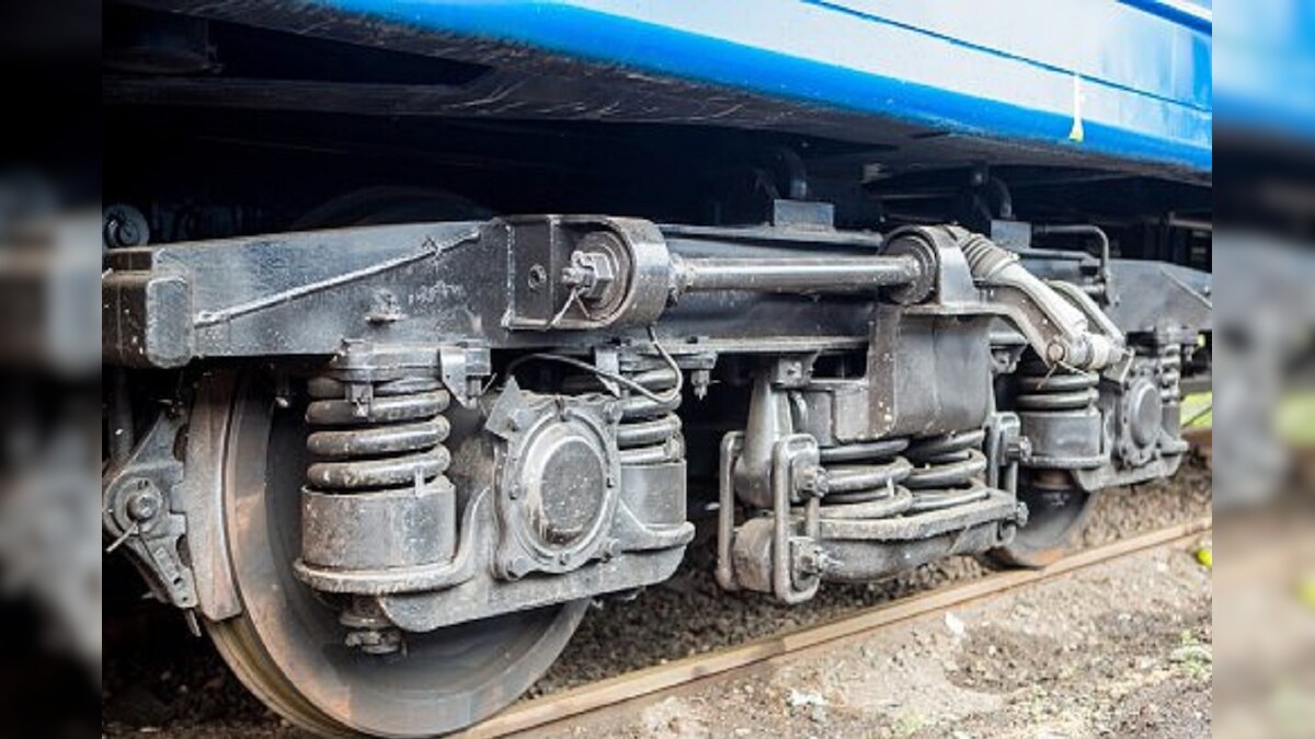 रेल्वेच्या चाकांचं वजन पाहून तुम्हीली व्हाल चकीत, तयार करण्यासाठी लागतो