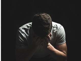 वैतागलेल्या व्यक्तीने केला आत्महत्येचा प्रयत्न 