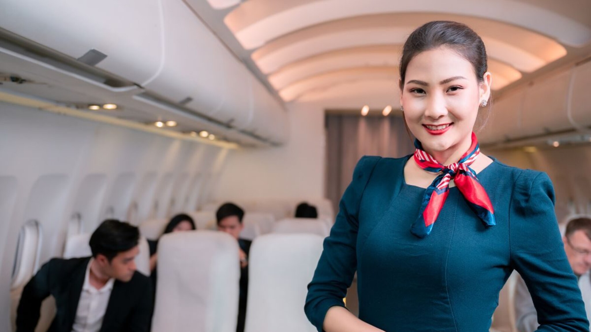 Smoking Ban : विमानात धूम्रपानास बंदी, तरी आतमध्ये अॅशट्रे का ठेवतात? एअर होस्टेसचा धक्कादायक खुलासा