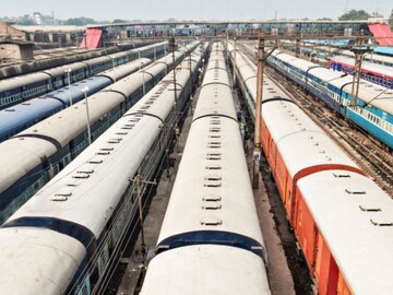 एका प्रवाशासाठी धावलेली ट्रेन एका प्रवाशासाठी धावलेली ट्रेन