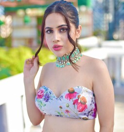 कोट्यवधींच्या संपत्तीची मालकीण आहे उर्फी जावेद; कुठून कमावते एवढा पैसा?