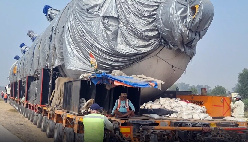 रस्त्यावरील बाहुबली ट्रकची भीती इतकी असते की, तो हलला की रस्ता मोकळा करावा लागतो. कारण त्याचा आकार आणि लांबी इतका आहे की हा बाहुबली ट्रक संपूर्ण रस्ता व्यापतो. हा ट्रक हायवेवरील फ्लायओवरवर धावत नाही तर खालून चालतो. 