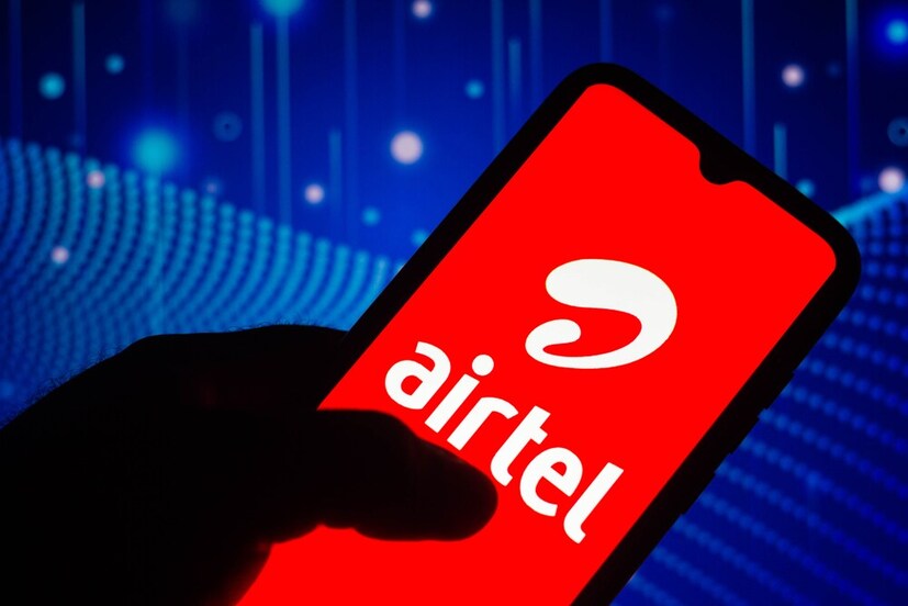 Airtel चा 399 रुपयांचा प्लॅन : हा प्लॅन 28 दिवसांच्या व्हॅलिडिटीसह अनलिमिटेड व्हॉइस कॉलिंग, रोज 100 sms आणि रोज 3 जीबी डेटा प्रदान करते. या प्लॅनमध्ये 28 दिवसांसाठी एअरटेल एक्सट्रीम प्लेचा समावेश आहे. जे 15+ पेक्षा जास्त ott आणि अनलिमिटेड 5जी डेटापर्यंत अ‍ॅक्सेस देते.