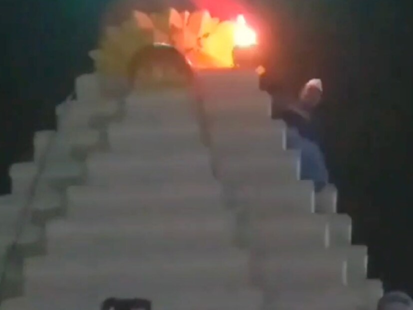 मंदिराचे गर्भगृह उघडण्याआधी पहाटे साधारण 2 वाजता हा काकडा यावेळी देखील अनेक भाविक भक्तिभावाने आणलेला कापूर या काकड्यामध्ये समर्पित करत असतात. मंदिरातील घंटेचा निनाद आणि शहनाईच्या मधुर सुरांच्या साथीने हा काकडा शिखरावर नेऊन प्रज्वलीत केला जातो. पुढे हा प्रज्वलित केलेला काकडा एका हातात धरून, मुख्य शिखराकडे पाठ करून वर चढवला जातो.