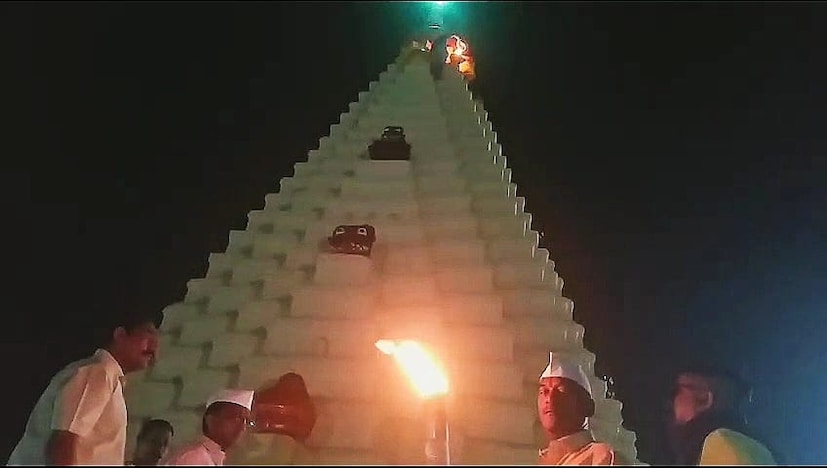 अंबाबाई मंदिरात अनेक सण उत्सव मोठ्या थाटामाटात साजरे केले जातात. नरक चतुर्दशी ते त्रिपुरारी पौर्णिमा याकाळात अंबाबाई मंदिरात पार पडणारा काकड आरती सोहळा हा त्यापैकीच एक उत्सव आहे. अंबाबाई मंदिरात रोजच काकड आरती होत असली तरी या काळातील काकड आरतीला विशेष महत्त्व आहे. 