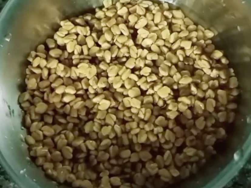 मेथीचं लोणचं बनवण्यासाठी घरात सहज उपलब्ध असलेल्या साहित्याचीच गरज आहे. अर्धी वाटी मेथीचे दाणे, फोडणीसाठी हळद, तिखट, मीठ, मोहरीचे दाणे, जिरे, मोहरीची डाळ आणि लिंबाचा रस हे साहित्य लागेल. 