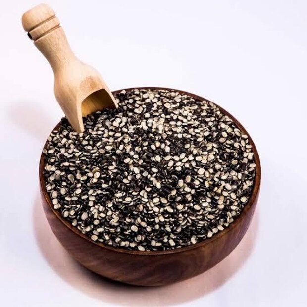 नैराश्य ताण तणाव कमी करण्यासाठी देखील उडदाची डाळ अतिशय चांगले काम करते. त्याचबरोबर सकाळी उठल्यानंतर अंगावर सूज येण्याची समस्या असलेल्या लोकांसाठी देखील उडदाची डाळ अतिशय फायदेशीर आहे, असं आहार तज्ज्ञ गीता कोल्हे यांनी सांगितले.