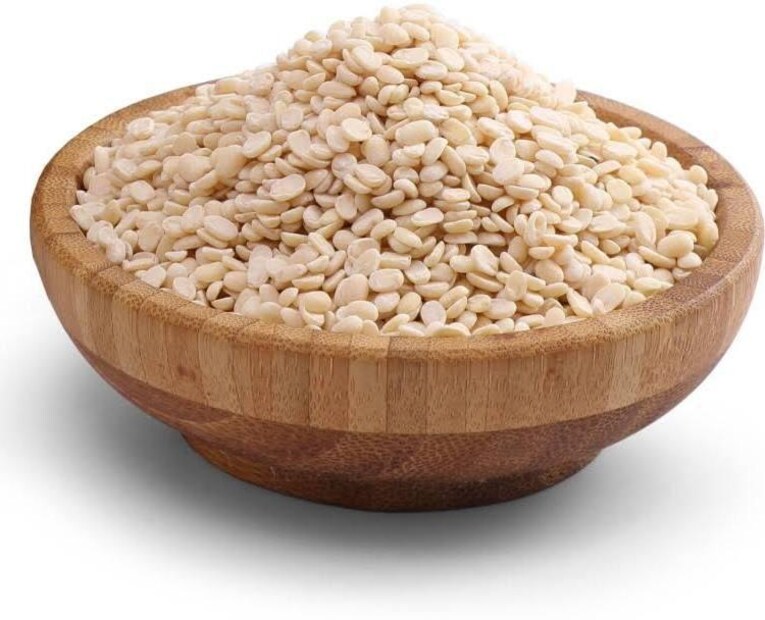 उडदाच्या डाळीपासून आपण वेगवेगळे पदार्थ देखील करू शकतो. इडली, डोसे आणि अन्य साउथ इंडियन पदार्थ आपण उडीद डाळी पासून तयार करू शकतो. त्याचबरोबर उडदाचे वरण तसेच उडदाच्या भाकरी देखील केल्या जाऊ शकतात. 