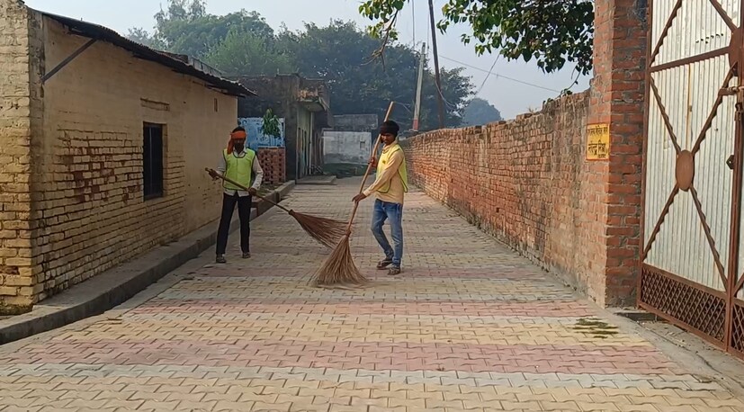 गावात स्वच्छता राहावी यासाठी गावातील प्रत्येक घरात शौचालय आहे, तसेच गावात 5 सार्वजनिक स्वच्छालय तयार करण्यात आले आहे. गावात स्वच्छता करण्यासाठी पाच स्वच्छता कर्मचारी तैनात करण्यात आले आहेत. जे दररोज गावात साफसफाई करतात. गावात ग्रामपंचायतीजवळ 1000 पेक्षा जास्त झाडे लावण्यात आली आहेत. यामध्ये 300 झाडांना ट्रीगार्डकडून संरक्षणही देण्यात आले आहे.