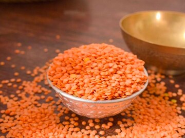 नितळ आणि चमकदार त्वचा हवीय? मग मसूर डाळीचा करा असाही वापर; होईल फायदा
