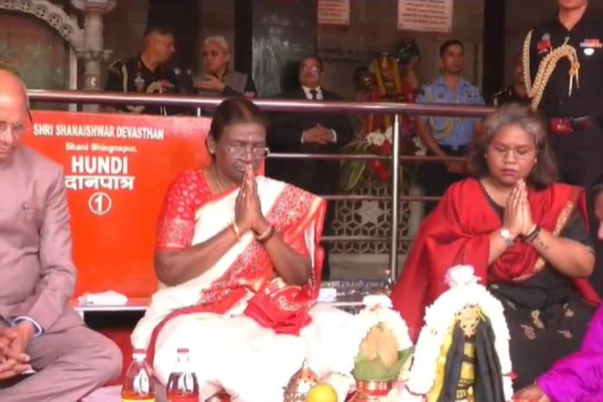 राष्ट्रपती द्रौपदी मुर्मू शनी चरणी, तेलाचा अभिषेक करत केली पूजा; पाहा Photo