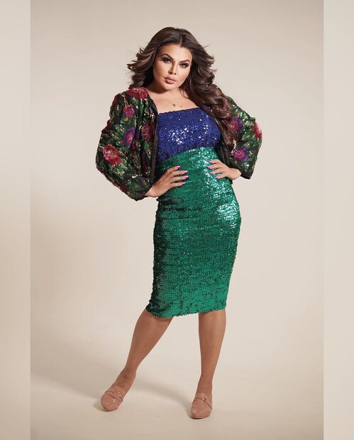 दरम्यान, राखीच्या आईने दुसरं लग्न केलं. यानंतर राखीने दुसऱ्या वडिलांचं नाव लावण्यास सुरुवात केली. अशाप्रकारे नीरु भेडाची राखी सावंत झाली. राखीला याच नावाने ओळख मिळाली. 