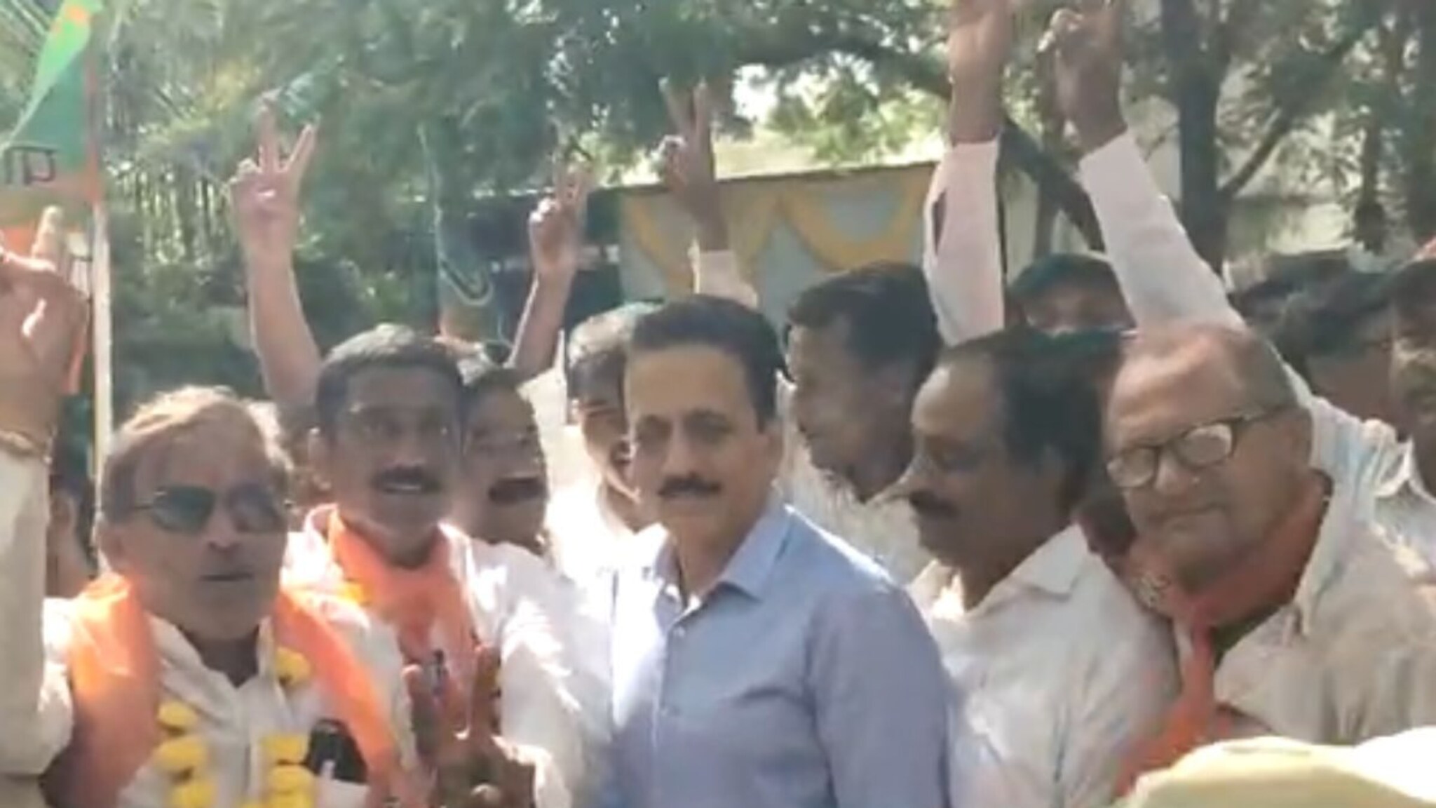 महाजनांनी गड राखला; शिवसेनेची जोरदार मुसंडी, 'मविआ'ला जळगावात मोठा धक्का!