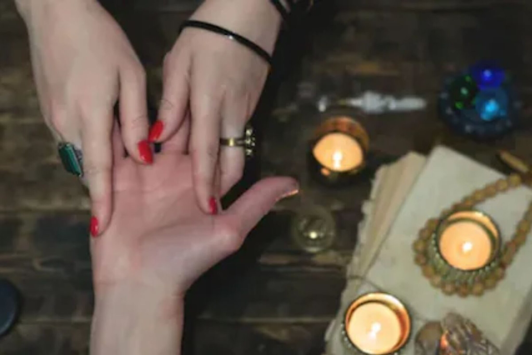 Palmistry : तळहातावर असेल माशाचे चिन्ह, तर तुम्ही आहात खूप लकी; व्हाल श्रीमंत