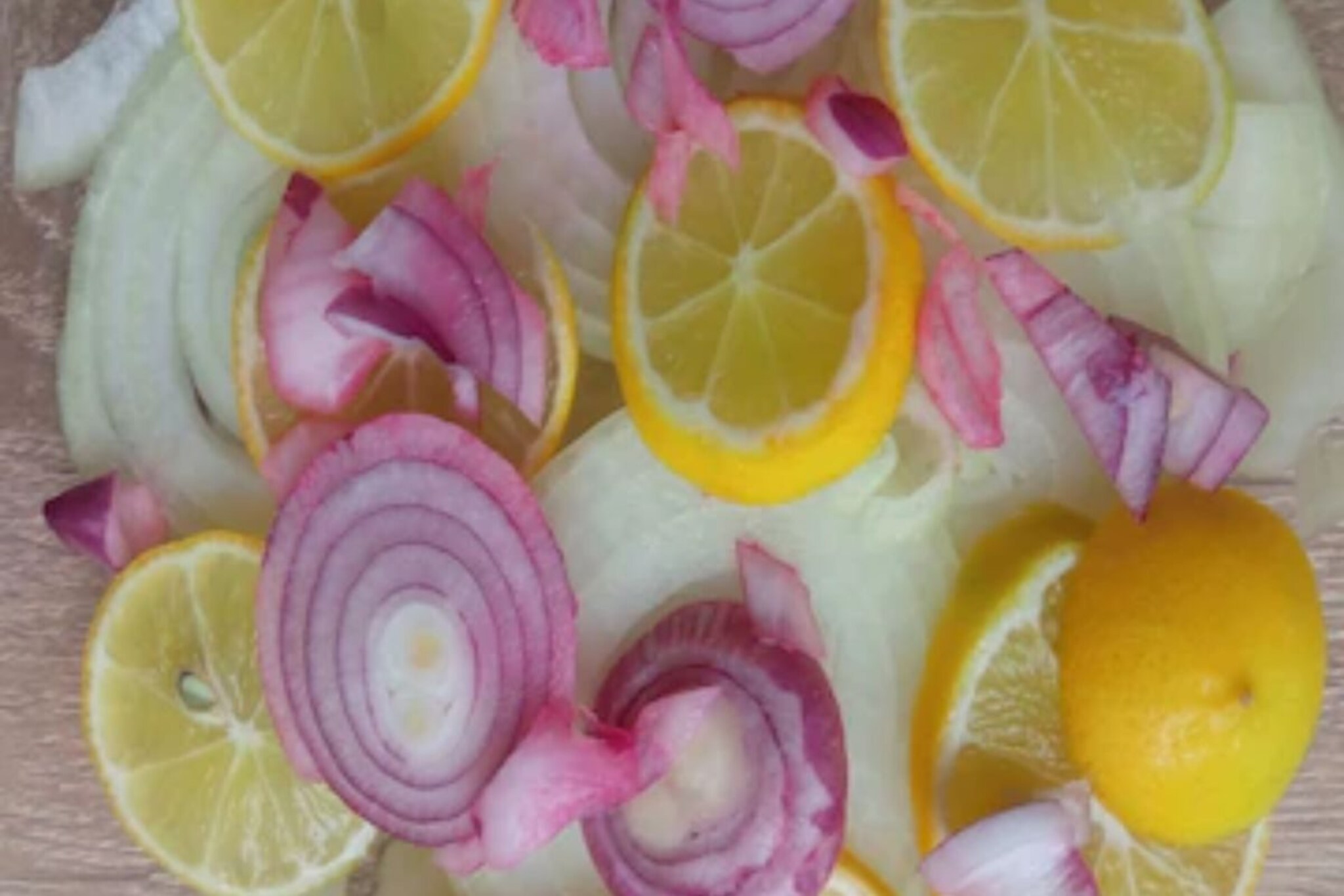 कच्चा कांदा आणि लिंबू खायला का सांगतात? तुम्हाला याचे फायदे माहित आहे का?