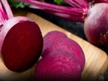 आरोग्यासाठी फायदेशीर असलेलं बीट खाऊ वाटतं नाही? मग ही रेसिपी करा