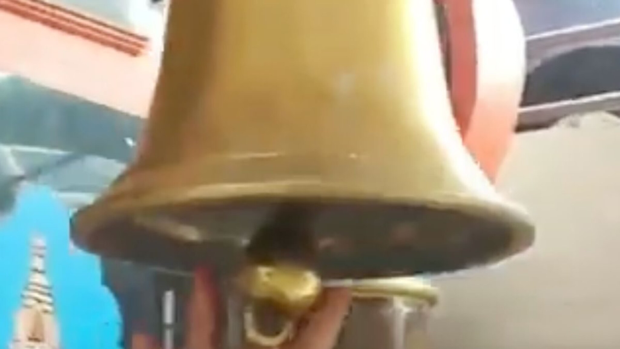 Religious: मंदिरात गेल्यावर घंटा का वाजवतात? घंटानाद करण्याला का आहे विशेष महत्त्व