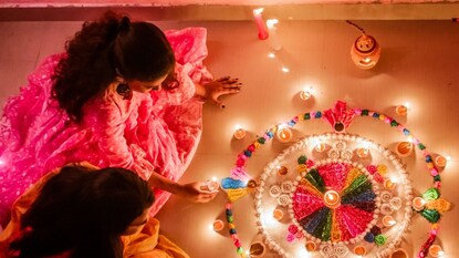 दिवाळीत रांगोळी काढण्याचं महत्त्व दिवाळीत रांगोळी काढण्याचं महत्त्व