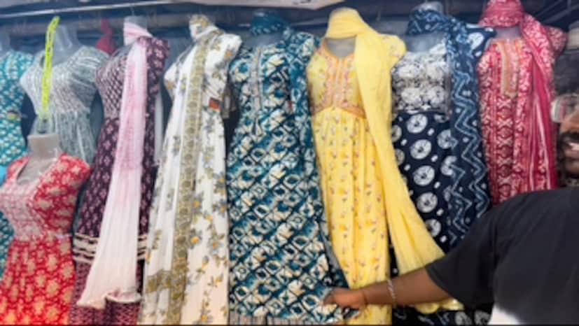   स्वस्तात मस्त कपडे मिळणारं खास मार्केट आहे. स्टेशन रोड परिसरात असलेल्या कपड्यांच्या बाजारात अनेक आकर्षक आणि ट्रेंडी व्हरायटी स्वस्तात उपलब्ध आहेत.