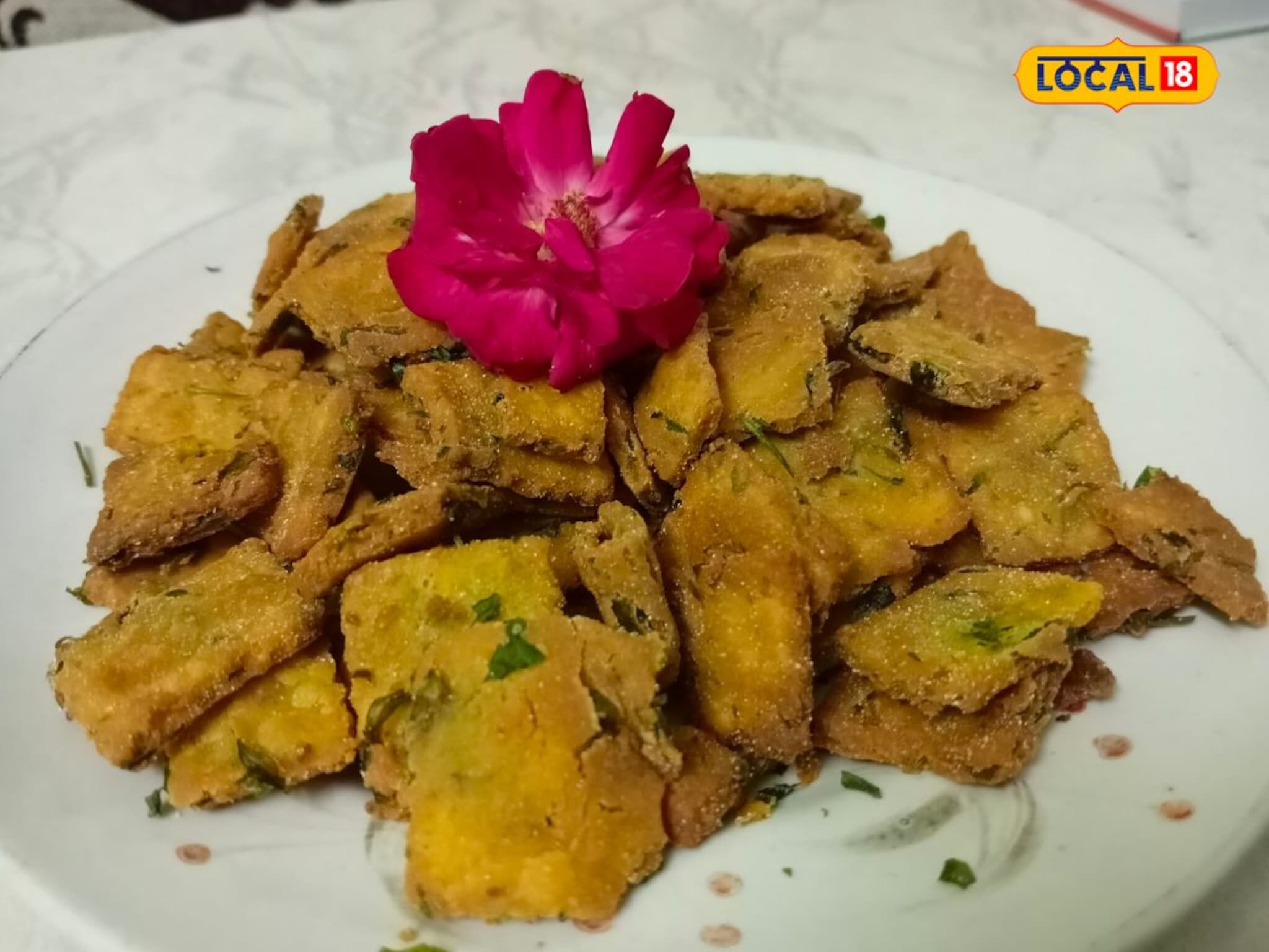 मेथीपासून दिवाळीसाठी कशी बनवावी शंकरपाळी? बनवण्याची पद्धत पाहा