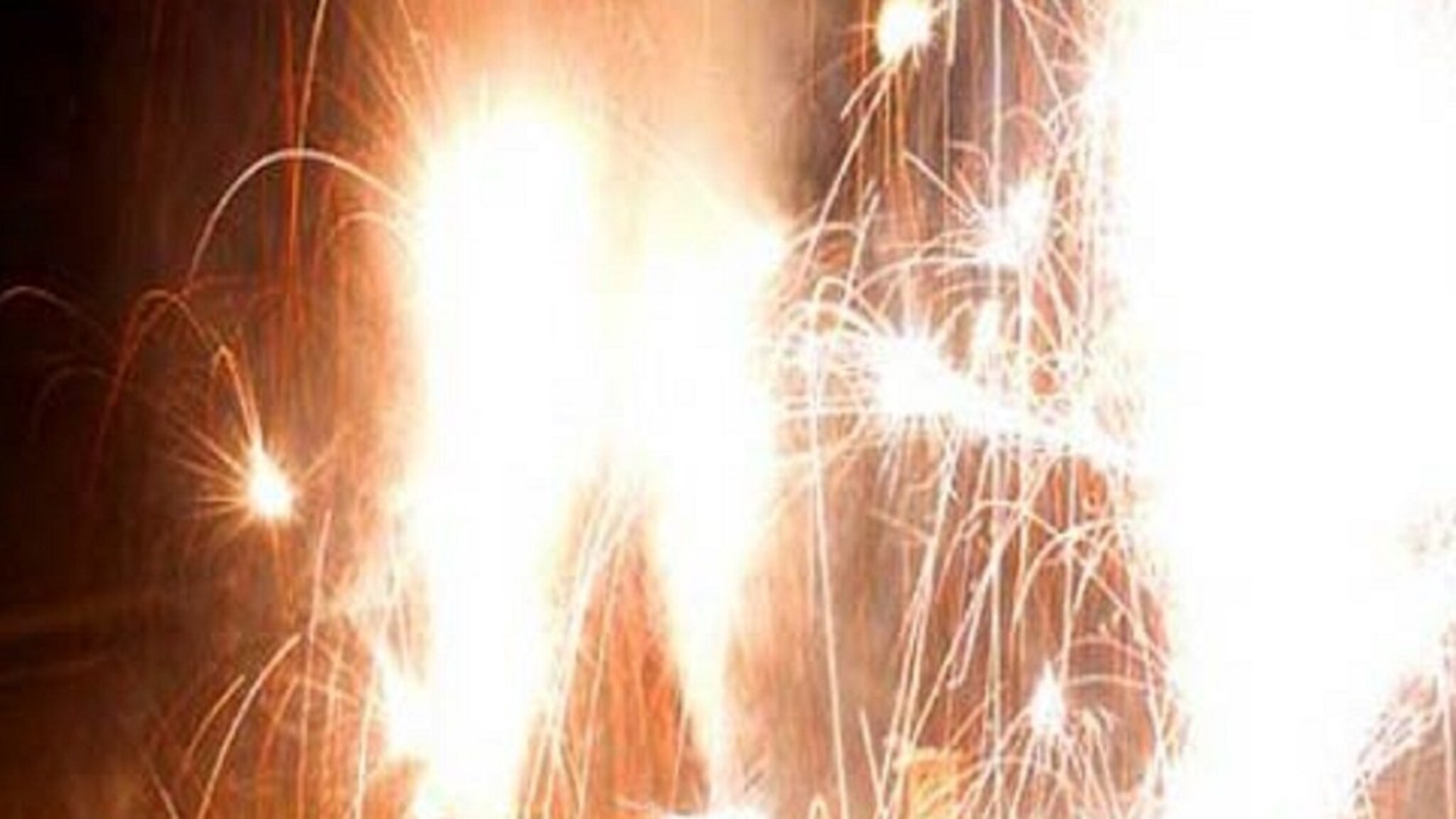 भुसावळात ईव्हीएम ठेवलेल्या गोदामाच्या छतावर पडलं रॉकेट, प्रशासनाची तारांबळ