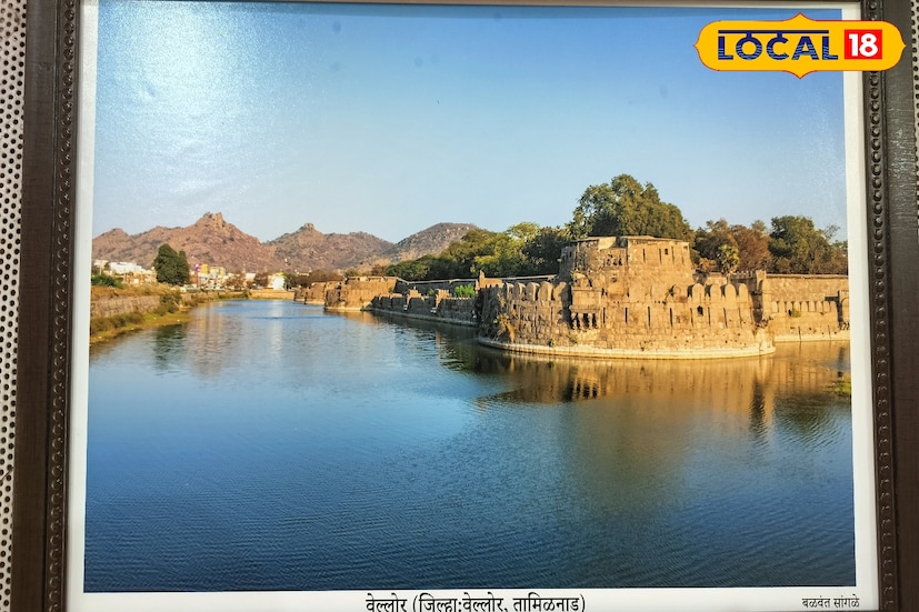 त्यापैकी एका छायाचित्रात तामिळनाडू राज्यात वेल्लोर जिल्ह्यातील वेल्लोर किल्ला पाहायला मिळतो. तसेच या छायाचित्रात दिसणाऱ्या साजरा, गोजरा आणि लाजरा या तीन किल्यांच्या त्रिकुटांपैकी साजरा या किल्ल्यावर छत्रपती शिवाजी महाराजांचे शिल्प देखील आहे.