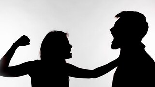 दुबईला नेलं नाही म्हणून पतीने केली पत्नीची हत्या, पुण्यातली खळबळजनक घटना दुबईला नेलं नाही म्हणून पतीने केली पत्नीची हत्या, पुण्यातली खळबळजनक घटना