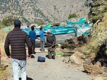 जम्मू कश्मीर बस अपघाताचे फोटो समोर, 250 मीटर खोल दरीत कोसळल्याची माहिती जम्मू कश्मीर बस अपघाताचे फोटो समोर, 250 मीटर खोल दरीत कोसळल्याची माहिती