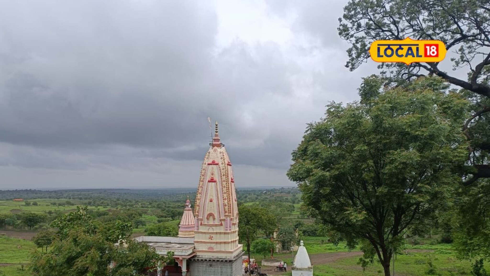 इथल्या चुलीवर कधीच शिजलं नाही मटण, महाराष्ट्रातील शुद्ध शाकाहारी गाव माहितीये का?