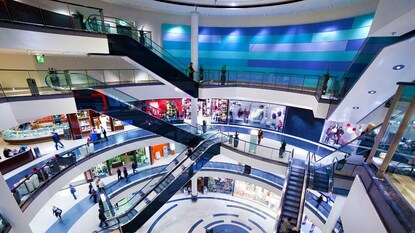 6 महिने तंबू ठोकून मॉलमध्ये राहिली व्यक्ती 6 महिने तंबू ठोकून मॉलमध्ये राहिली व्यक्ती