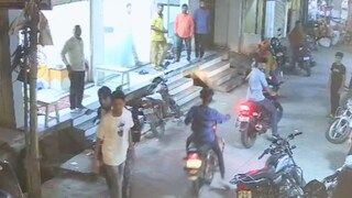 जुन्या वादातून युवकावर तलवारीने वार जुन्या वादातून युवकावर तलवारीने वार