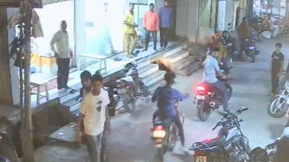 जुन्या वादातून युवकावर तलवारीने वार जुन्या वादातून युवकावर तलवारीने वार