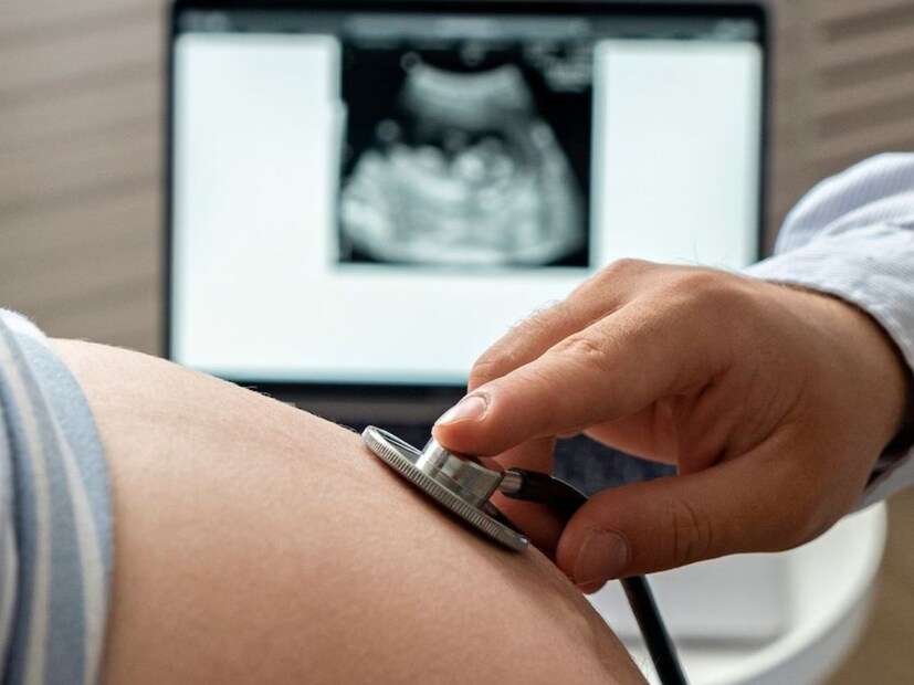 त्यामुळे या गर्भवती महिलेच्या सहा महिन्याच्या गर्भाचा दुर्दैवी मृत्यू झाला आहे. 