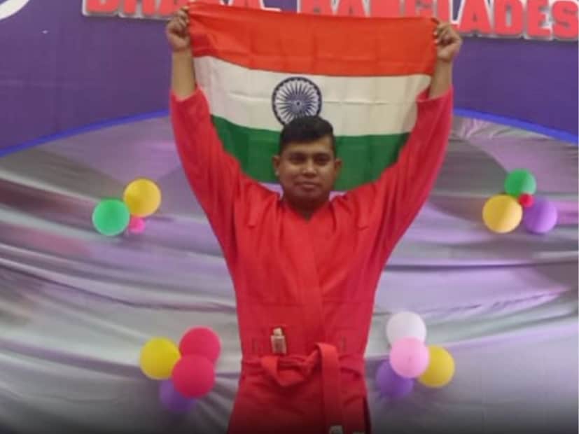  अनेक तरुणांना वेगवेगळ्या खेळ प्रकारांबद्दलचा आकर्षण असतं. सॅम्बो हा खेळ मार्शल आर्ट्स प्रकारामध्ये खेळला जातो. नुकतेच सेकंड साउथ एशियन सॅम्बो चॅम्पियनशिप ढाका बांगलादेश येथे पार पडल्या. या स्पर्धेत <a href="https://news18marathi.com/maharashtra/wardha/">वर्ध्यातील</a> कॉम्बॅक्ट खेळाडू महावीर वासुदेवराव वरहारे यांनी -98 किलो वजन गटामध्ये खेळून भरताला रौप्य पदक प्राप्त करून दिलंय. त्यांच्याकडूनच आपण या खेळाबद्दलची संपूर्ण माहिती जाणून घेऊया.