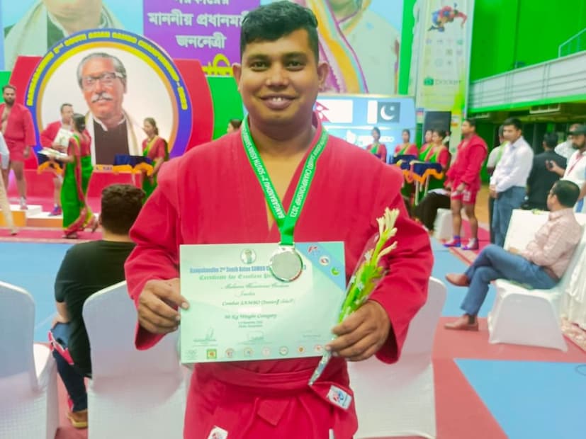 मिक्स मार्शल आर्ट मध्ये हा गेम खेळला जातो. या खेळात ज्युनियर, सब ज्युनिअर, आणि सीनियर असे गट असतात आणि वजन गटानुसार स्पर्धा घेतली जाते. अठरा वर्षांच्या आतील मुलं ज्युनिअर मध्ये येतात. त्यावरील सीनियर गटामध्ये येतात, असे खेळाडू वरहारे सांगतात.