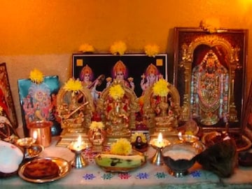 या 5 गोष्टी घरात असणं शुभ-लाभ; सुख शांती नांदते, दु:ख-दारिद्र्य उंबरठ्याबाहेर