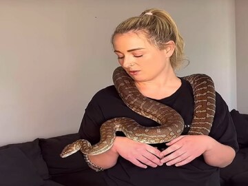 पुरुष को-स्टारसह ती करत होती 'तो' सीन; प्रायव्हेट पार्टला चावला तिचाच पाळीव अजगर