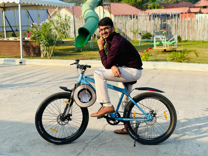 पवनने कोरोना महामारीच्या काळात यशस्वी प्रशासकीय व्यवस्थापन पाहिले तेव्हा त्यांना वाटले की, डॉक्टरांपेक्षा आयएएस अधिकाऱ्याचा प्रभाव हजारपट जास्त आहे. हे मोठ्या प्रमाणावर जीवन बदलू शकते. जे डॉक्टर कधीच करू शकत नाही. पवनला येथूनच आयएएस होण्याची प्रेरणा मिळाली आणि त्याने सिव्हिल सेवा परीक्षेची तयारी करण्याचा निर्णय घेतला. 