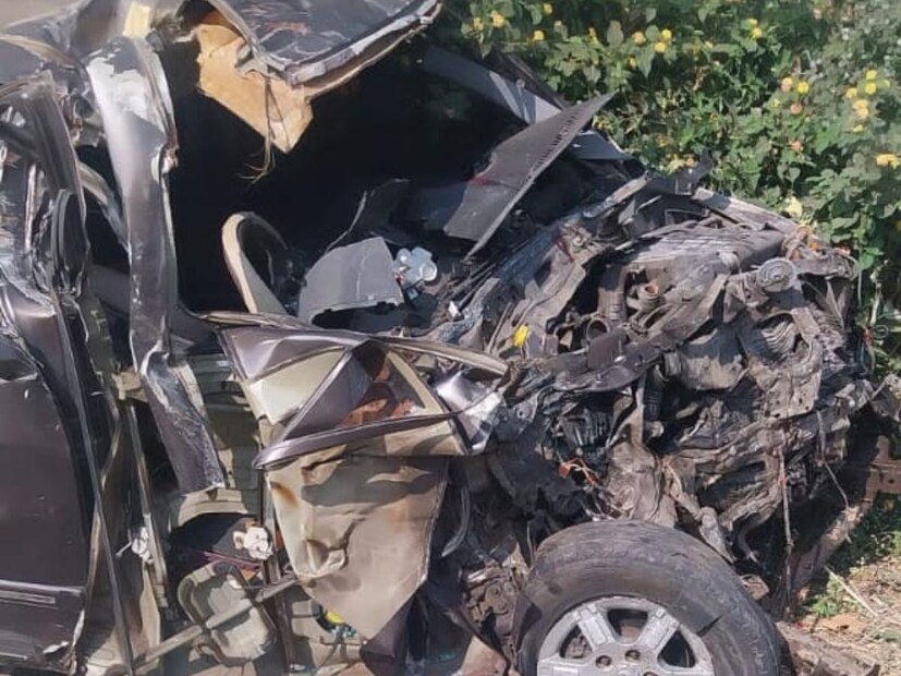 अहमदनगर, साहेबराव कोकणे : जिल्ह्यातून भीषण अपघाताची घटना समोर आली आहे. ट्रक आणि झायलो गाडीचा अपघात झाला आहे. दोन्ही गाड्यांची समोरासमोर धडक झाली. 
