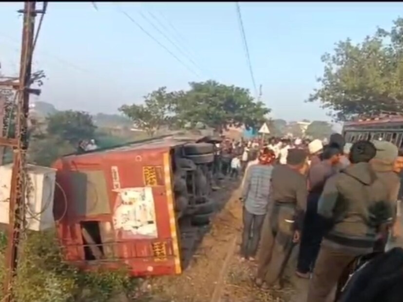 या बसमध्ये साधारण चाळीस विद्यार्थ्यांसह काही नागरीक प्रवास करत होते, सुदैवानं मोठी दुर्घटना टळली आहे. या अपघातामध्ये कोणतीही जीवितहानी झालेली नाहीये. मात्र काही जण किरकोळ जखमी झाले आहेत. 