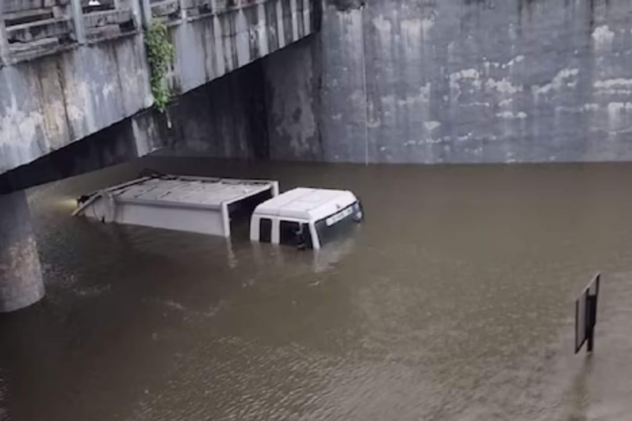 Cyclone Michaung : चक्रीवादळाचा तामिळनाडूला तडाखा, अतिमुसळधार पाऊस, photos