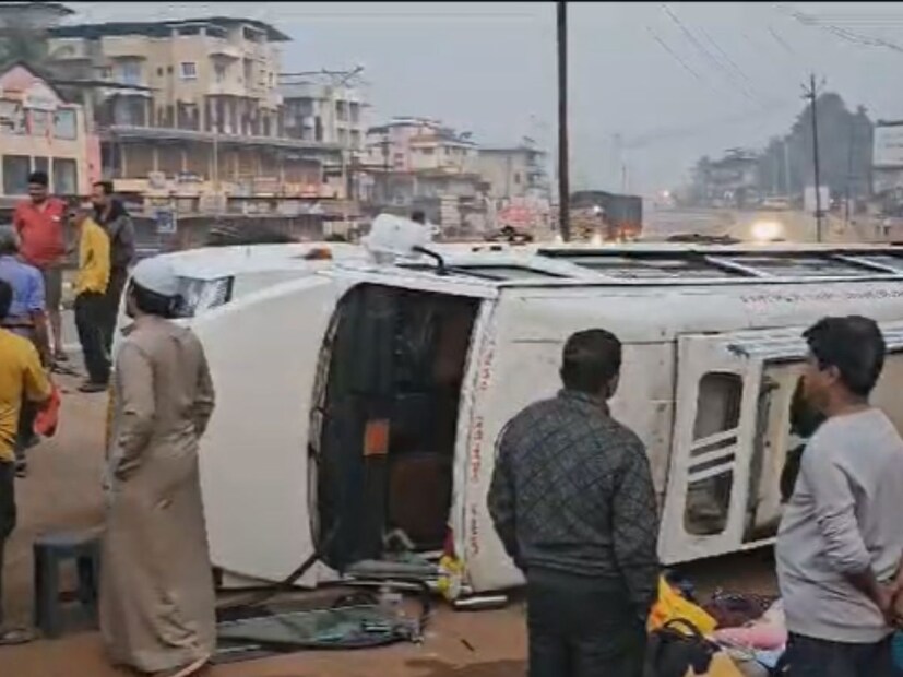 अपघाताचं नेमकं कारण समोर आलेलं नाही, मात्र चालकाचं वाहनावरील नियंत्रण सुटून हा अपघात झाला असावा असा अंदाज व्यक्त करण्यात येत आहे. 