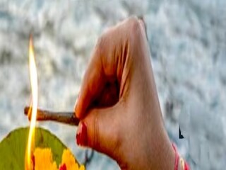 कोणत्या राशीच्या व्यक्तींनी कोणता मंत्रोच्चार करावा, पाहूया. कोणत्या राशीच्या व्यक्तींनी कोणता मंत्रोच्चार करावा, पाहूया.