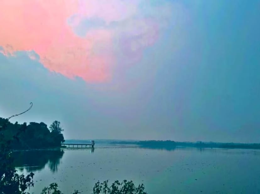 नागपूर महानगर पालिकेच्या पुढाकाराने नागनदीचे सध्याचा उगमस्थान अंबाझरी तलावाच्या ओव्हर फ्लो पॉईंट उभारण्यात आला असून नागपुरातील हे एक प्रेक्षणीय स्थळ आहे. येथून सूर्यास्त बघता यावा म्हणून पुतळ्याच्या मागील भागात चबुतरा बांधण्यात आला आहे.